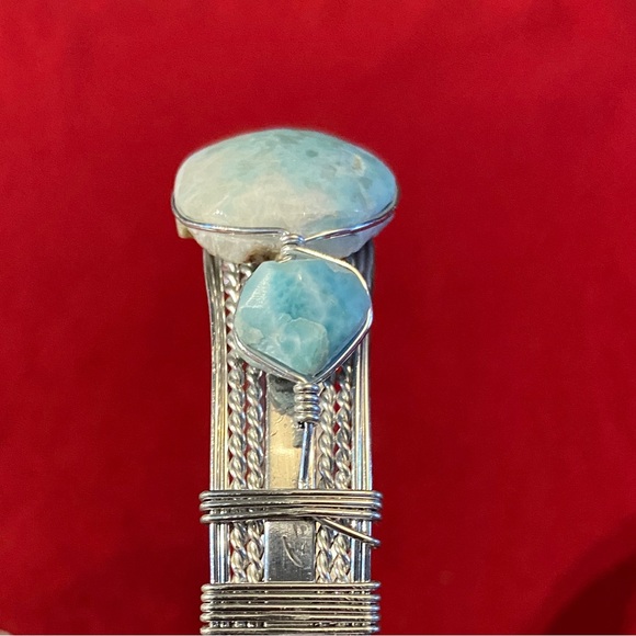 Bangle Bracelet in silver tone with light blue accents - Picture 4 of 6